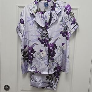 Floral Purple and White Pajama Set 100% Poly NWNT×